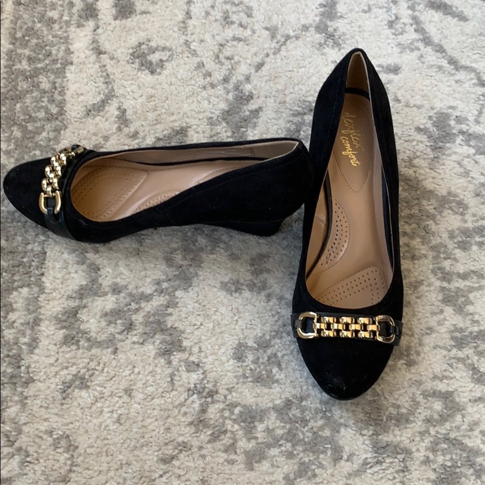 Black wedges